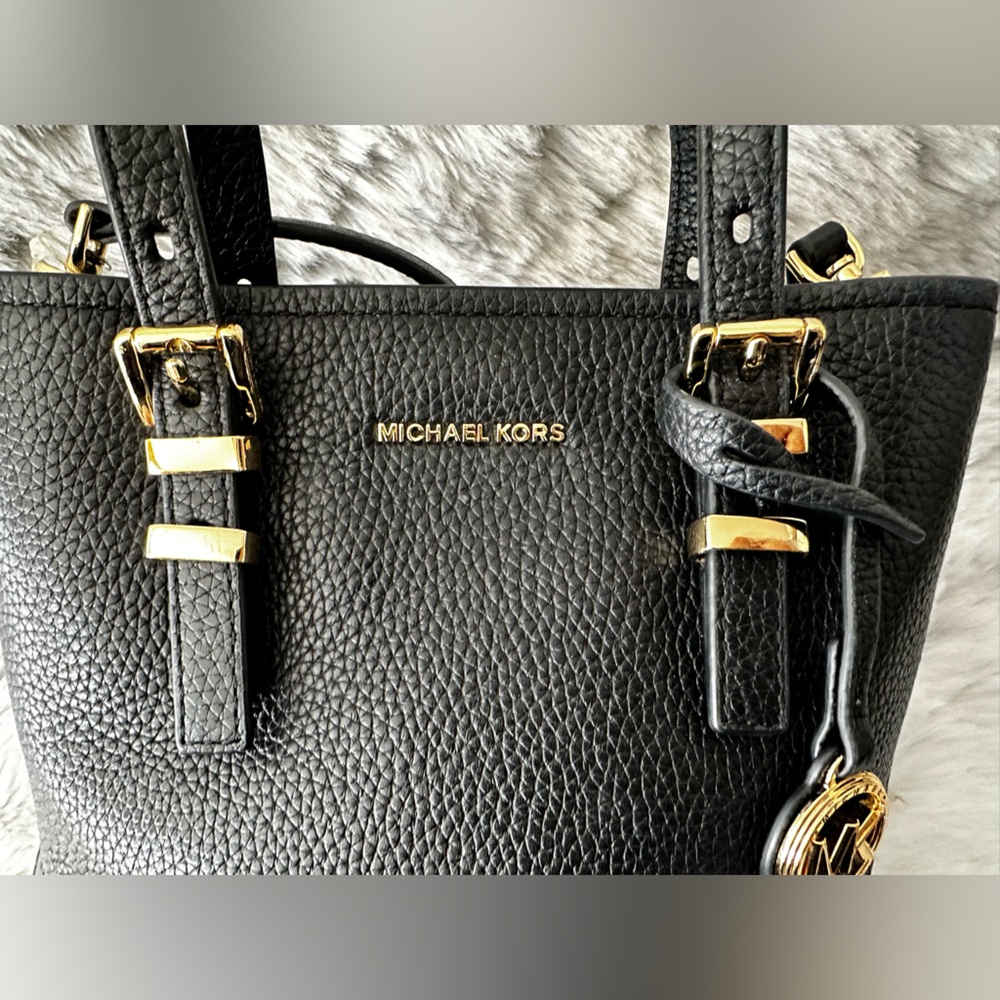 904. MICHAEL KORS mini tote bucket bag black. - Picture 4 of 9